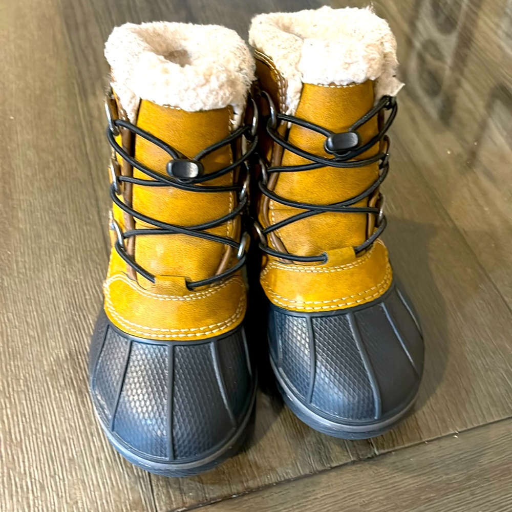 Kids boys crocs winter boots size 9